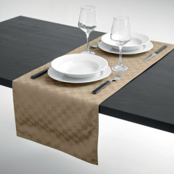 Table runner in polyester